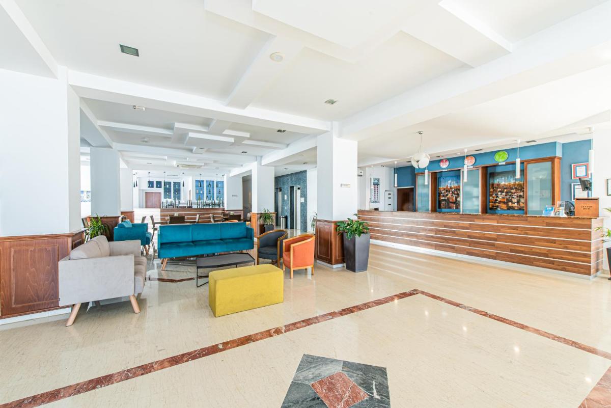 Golden Star Beach - Housity