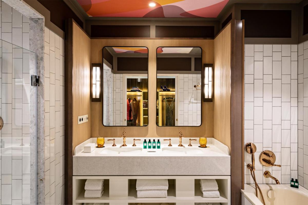Salle de bains dans l'établissement Sofitel Le Scribe Paris Opera