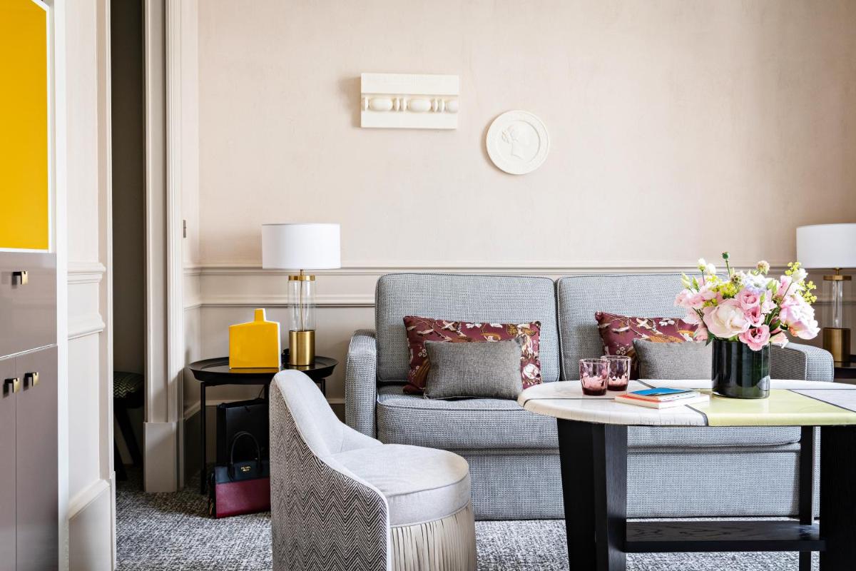 Coin salon dans l'établissement Sofitel Le Scribe Paris Opera