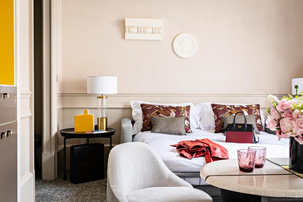 Un ou plusieurs lits dans un hébergement de l'établissement Sofitel Le Scribe Paris Opera