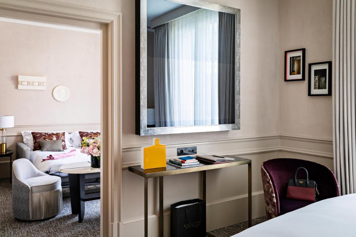 Un ou plusieurs lits dans un hébergement de l'établissement Sofitel Le Scribe Paris Opera