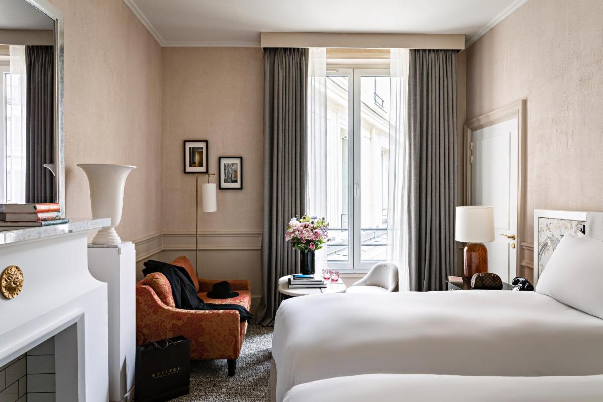 Un ou plusieurs lits dans un hébergement de l'établissement Sofitel Le Scribe Paris Opera