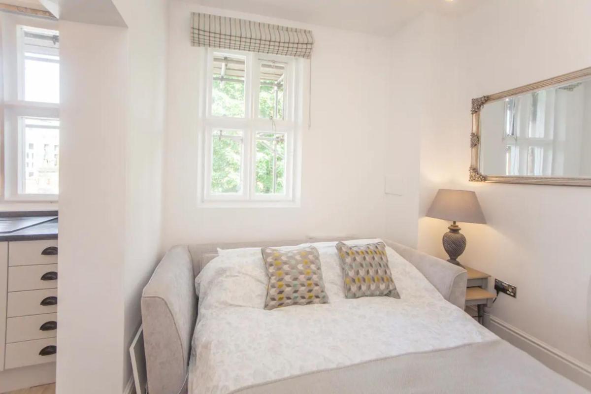 Elegant 1 Bedroom Flat With Period Features in Bristol - Housity
