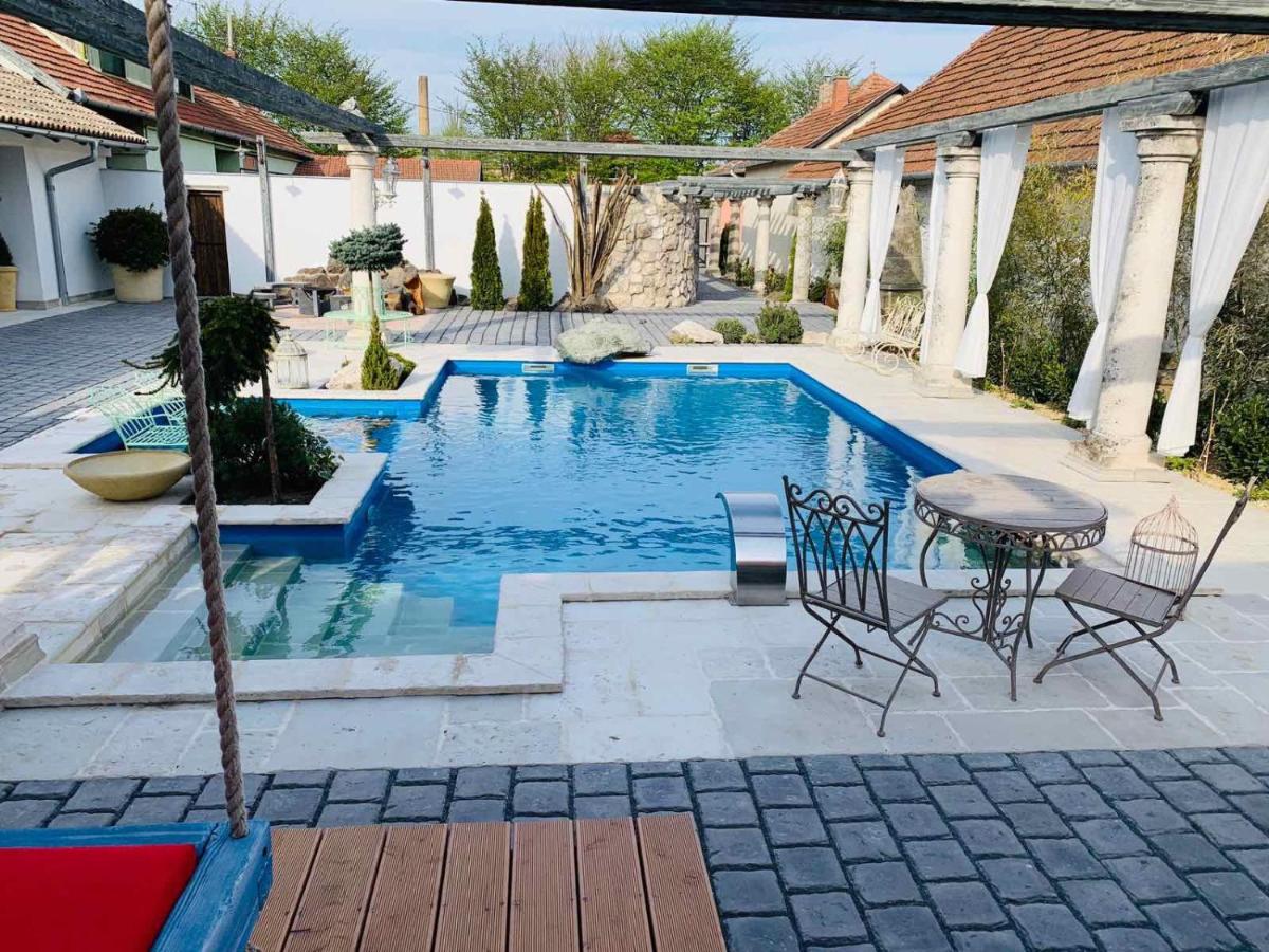 Suitetrails - Resident Wellness Vendégház Békéscsaba