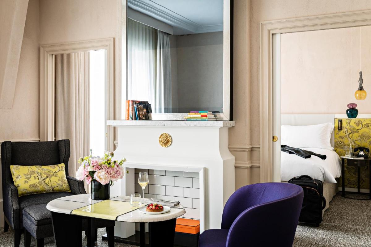 Coin salon dans l'établissement Sofitel Le Scribe Paris Opera