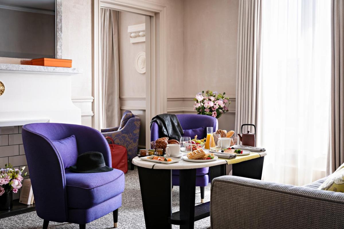 Coin salon dans l'établissement Sofitel Le Scribe Paris Opera