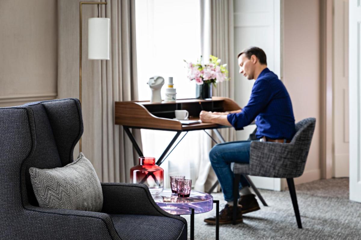 Clients de l'établissement Sofitel Le Scribe Paris Opera