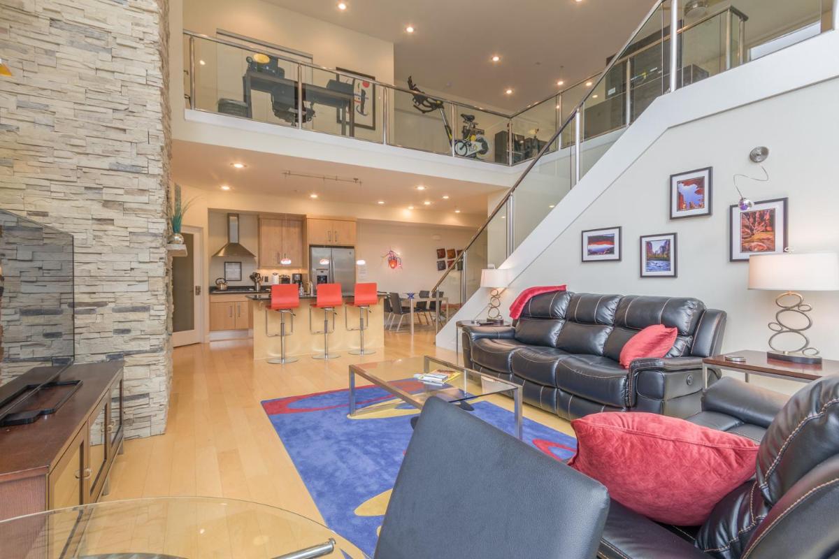 Condo Lofts 6C Fireplace Wifi Hot Tub Laundry Garage - Housity