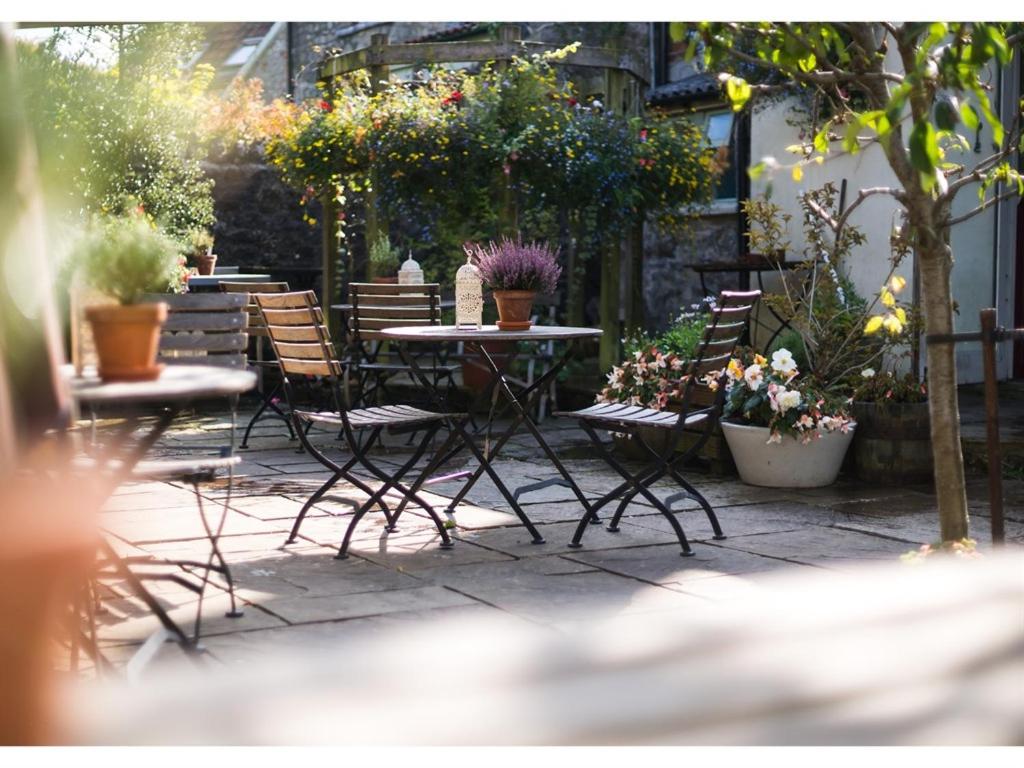 The Oakhill Inn - Housity