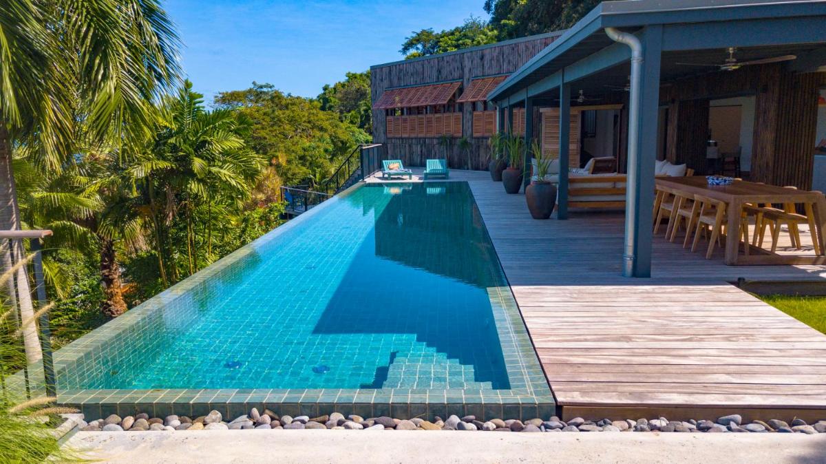 Suitetrails - Villa d'architecte au François avec piscine à débordement de 16m