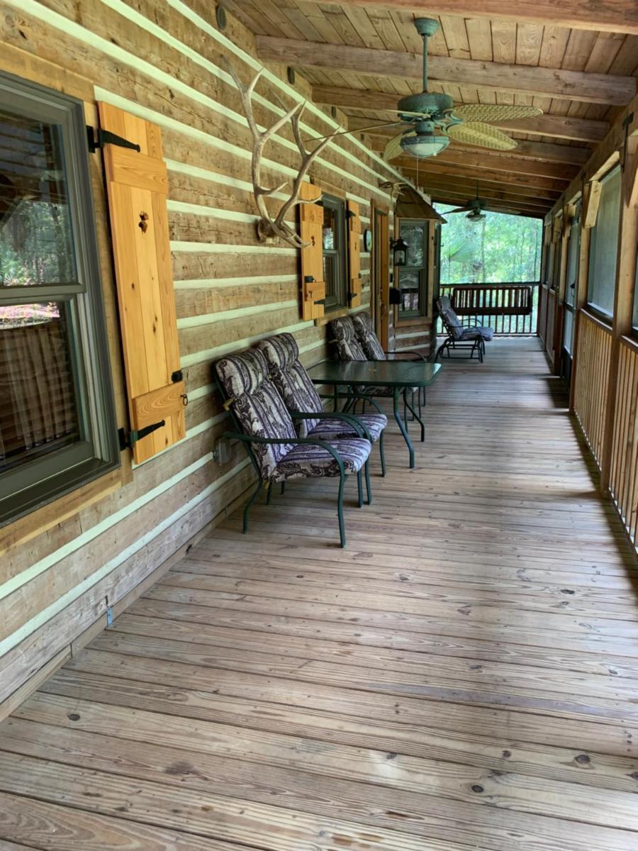 Log Home Guest House - Housity