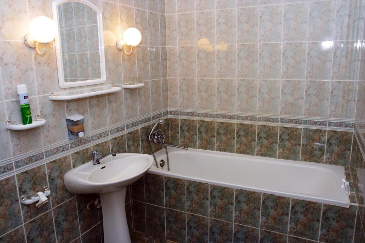 Kyiv Hotel - Housity