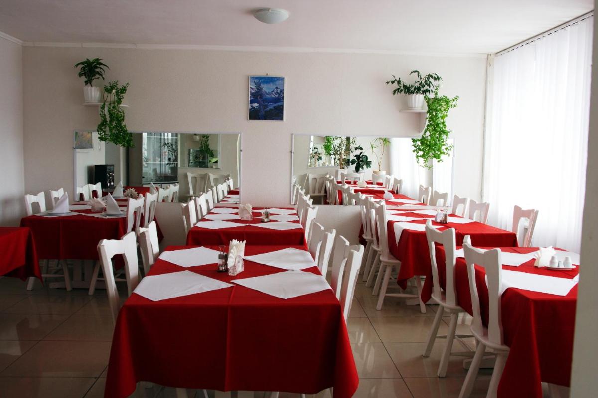 Kyiv Hotel - Housity