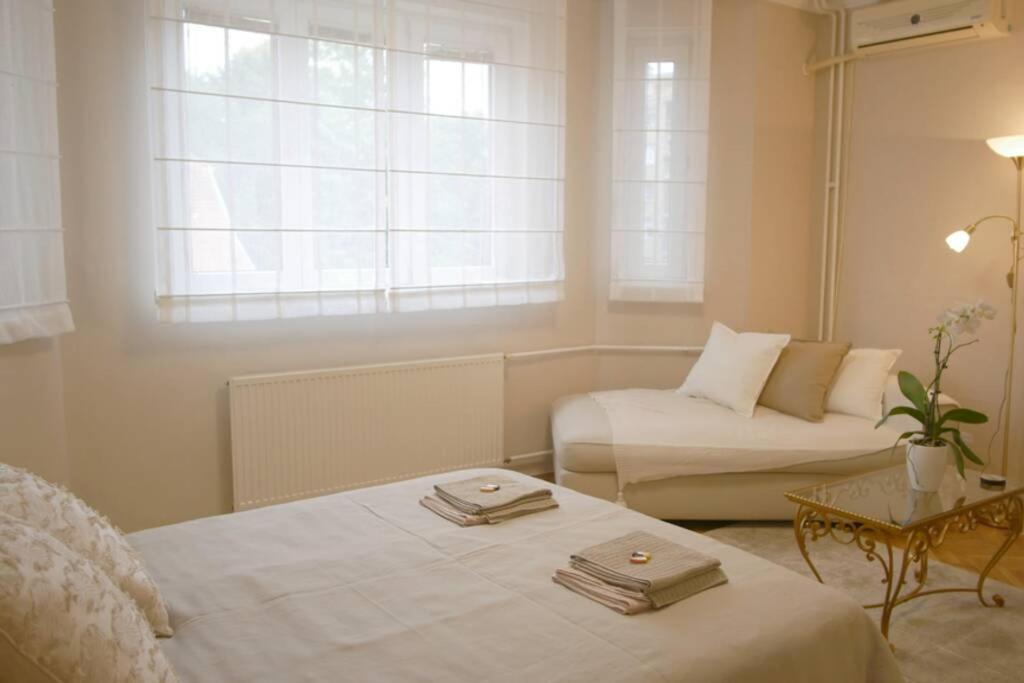 Apartment Art - Housity