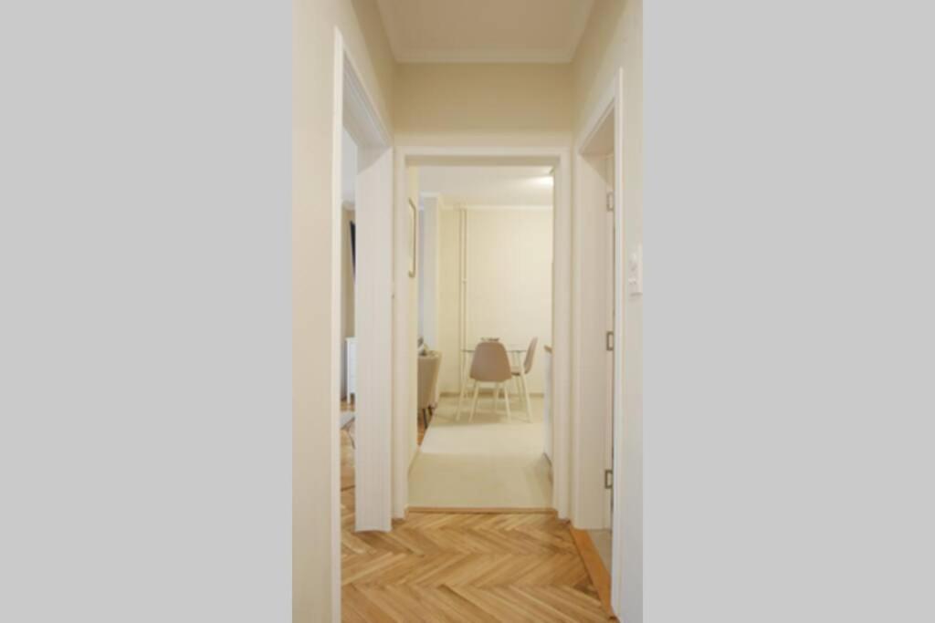Apartment Art - Housity