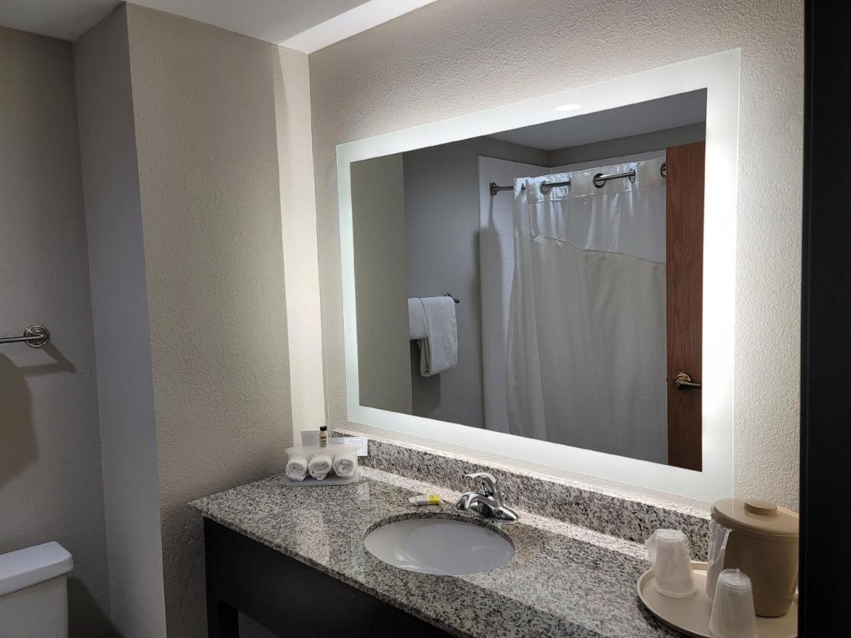 Holiday Inn Express & Suites Wilson-Downtown by IHG - Housity