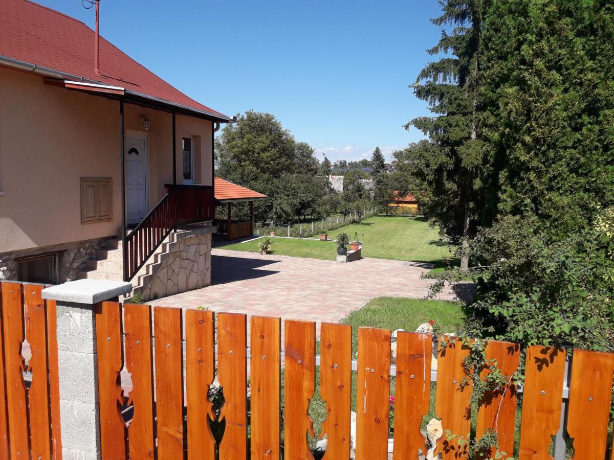 Szellőrózsa vendégház - Housity