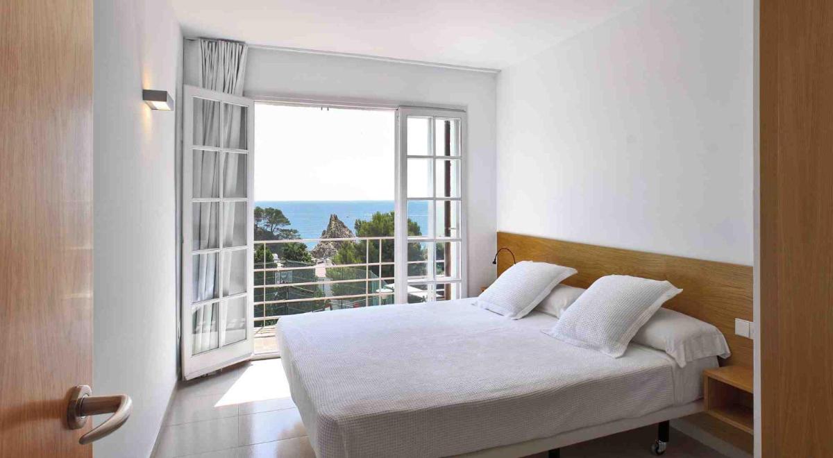 Villa Reymar - diseño y vistas al mar - Hizvo