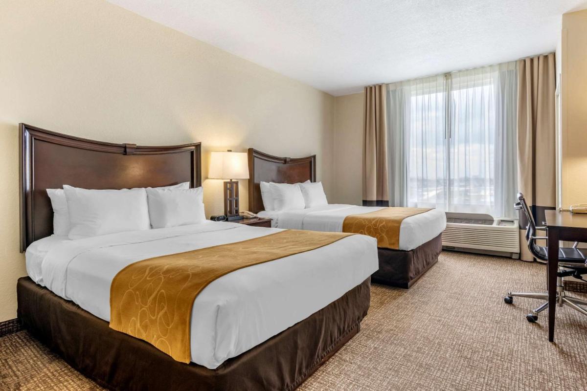 Comfort Suites Maingate East - Housity
