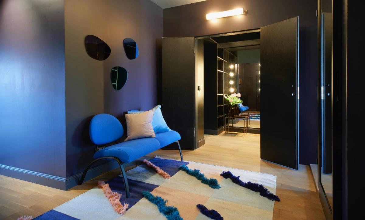 Ein Sitzbereich in der Unterkunft Cora Apartments