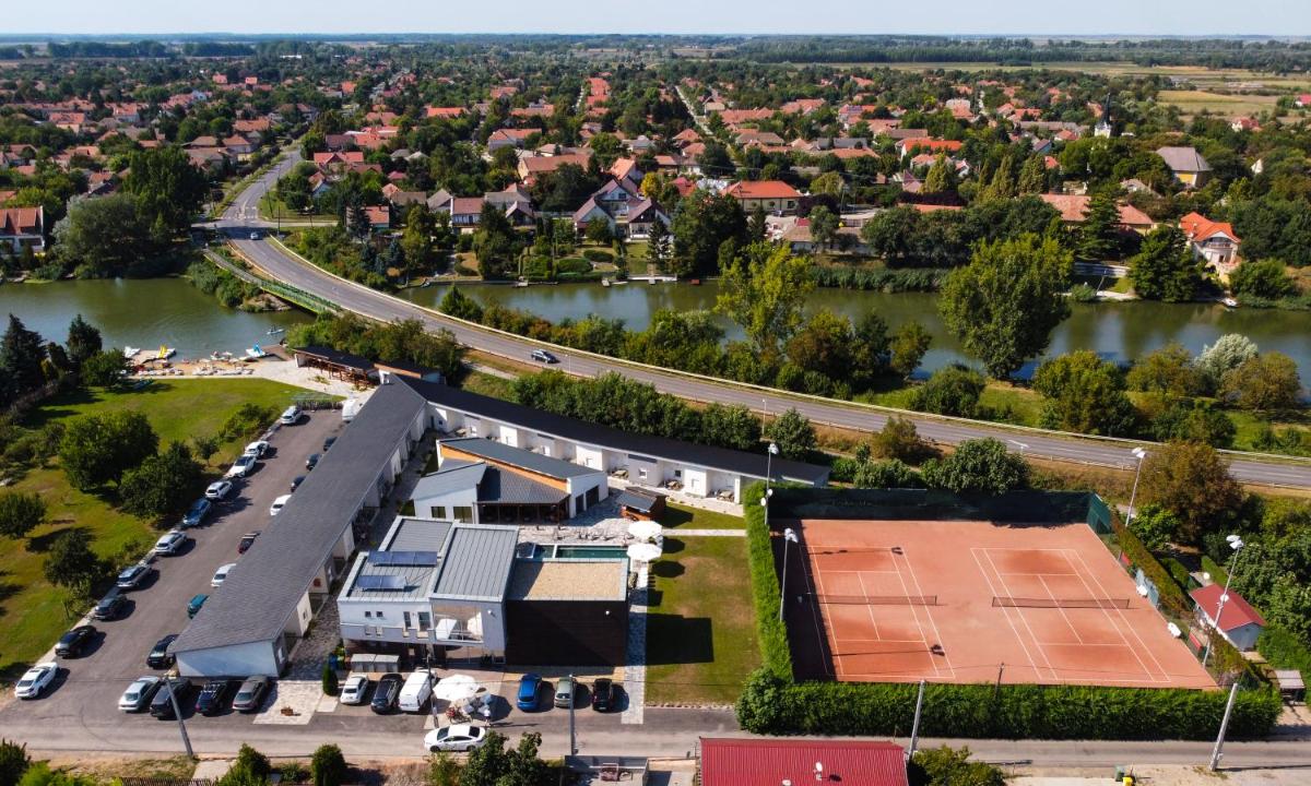 Füzeskerti Apartmanház - Housity