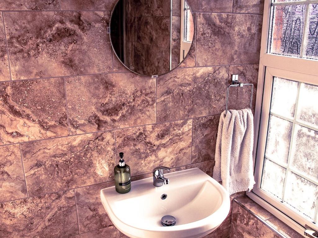Tennyson House Hotel - Housity