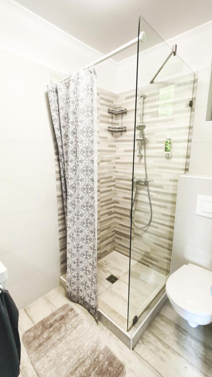 Füzeskerti Apartmanház - Housity
