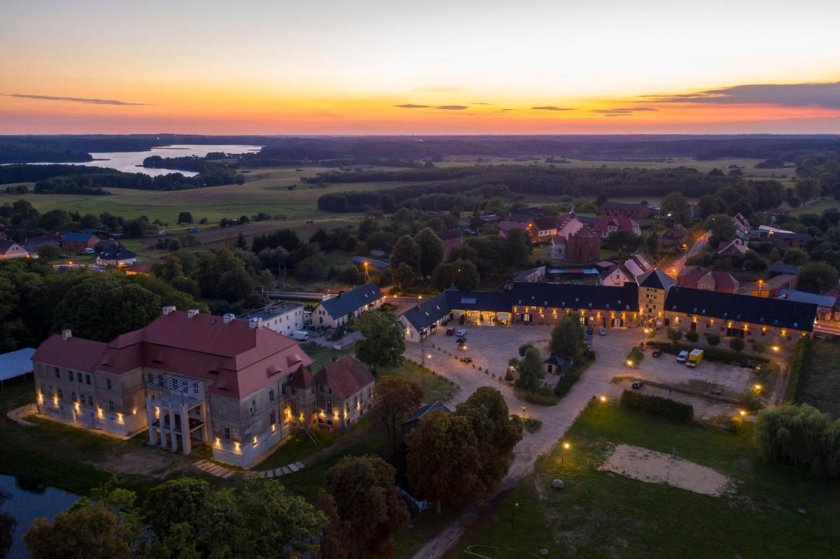 Pałac Siemczyno - Housity