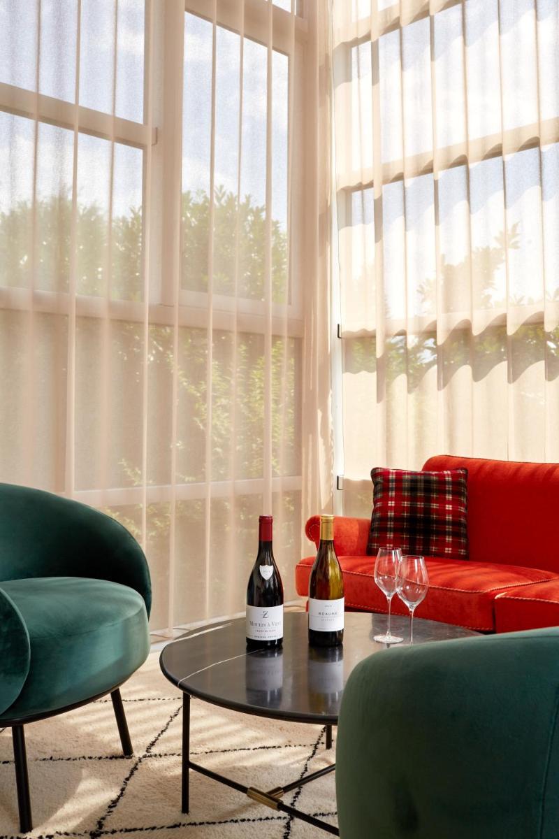 Coin salon dans l'établissement Les Nomades Beaune