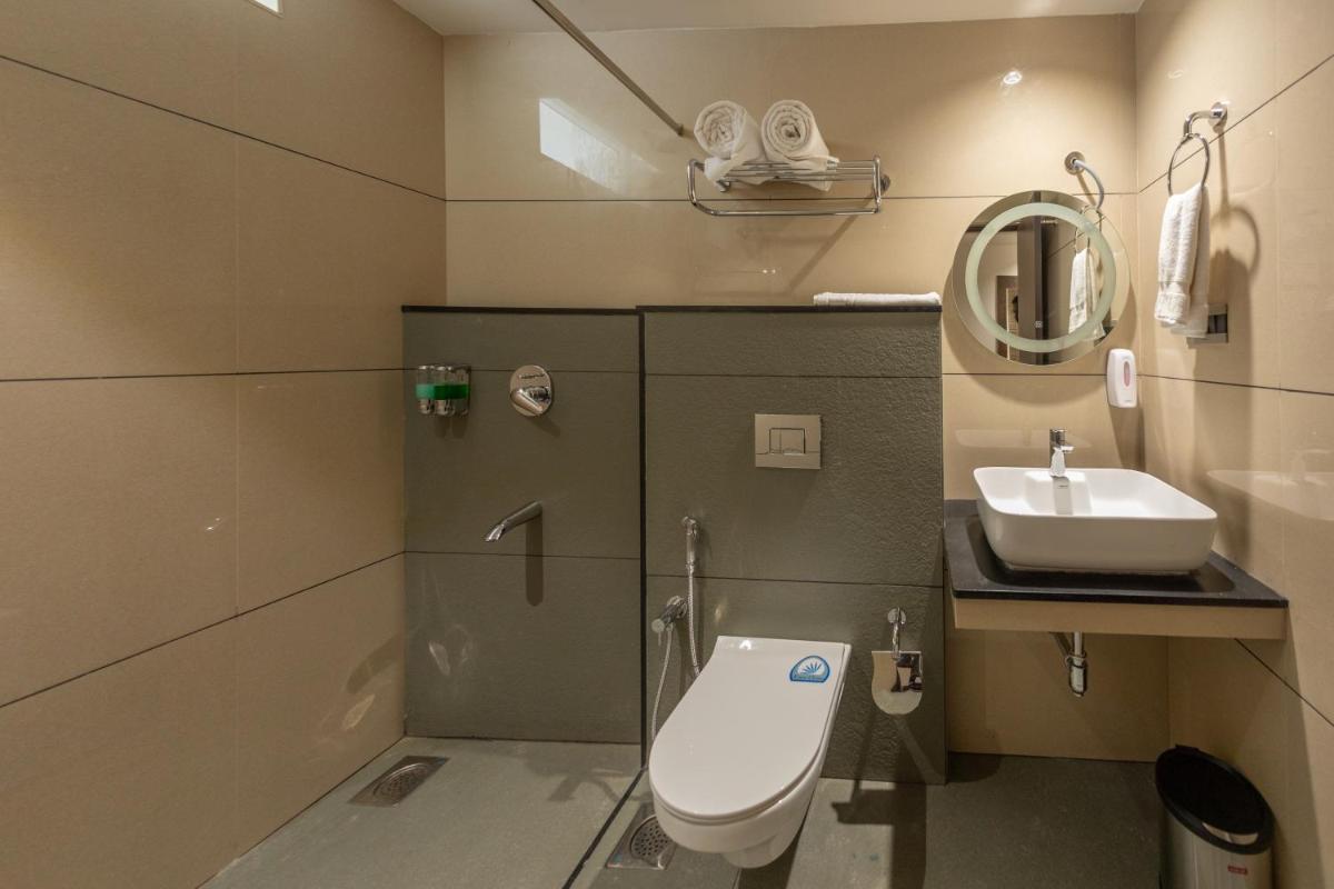 AS AIRPORT Inn - Housity