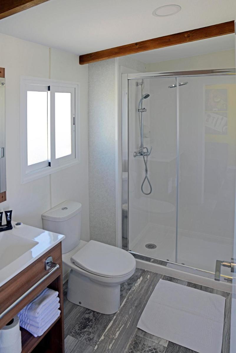 Un baño de Alannia Costa Blanca