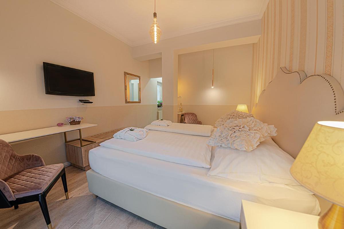 Casablanca Panzió - Housity