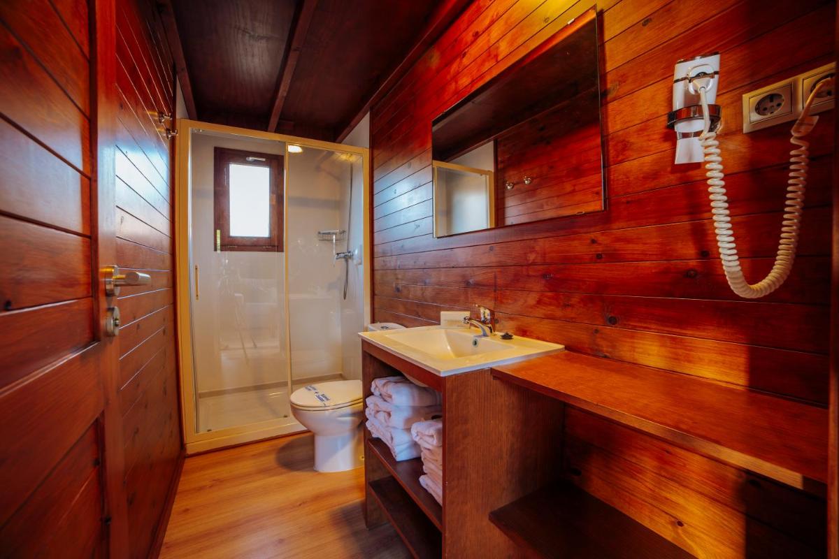 Un baño de Alannia Costa Blanca