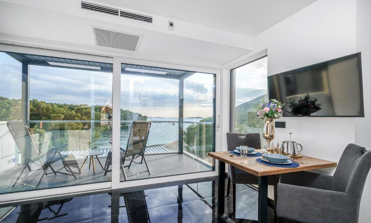 Alexandra Apartments - Housity