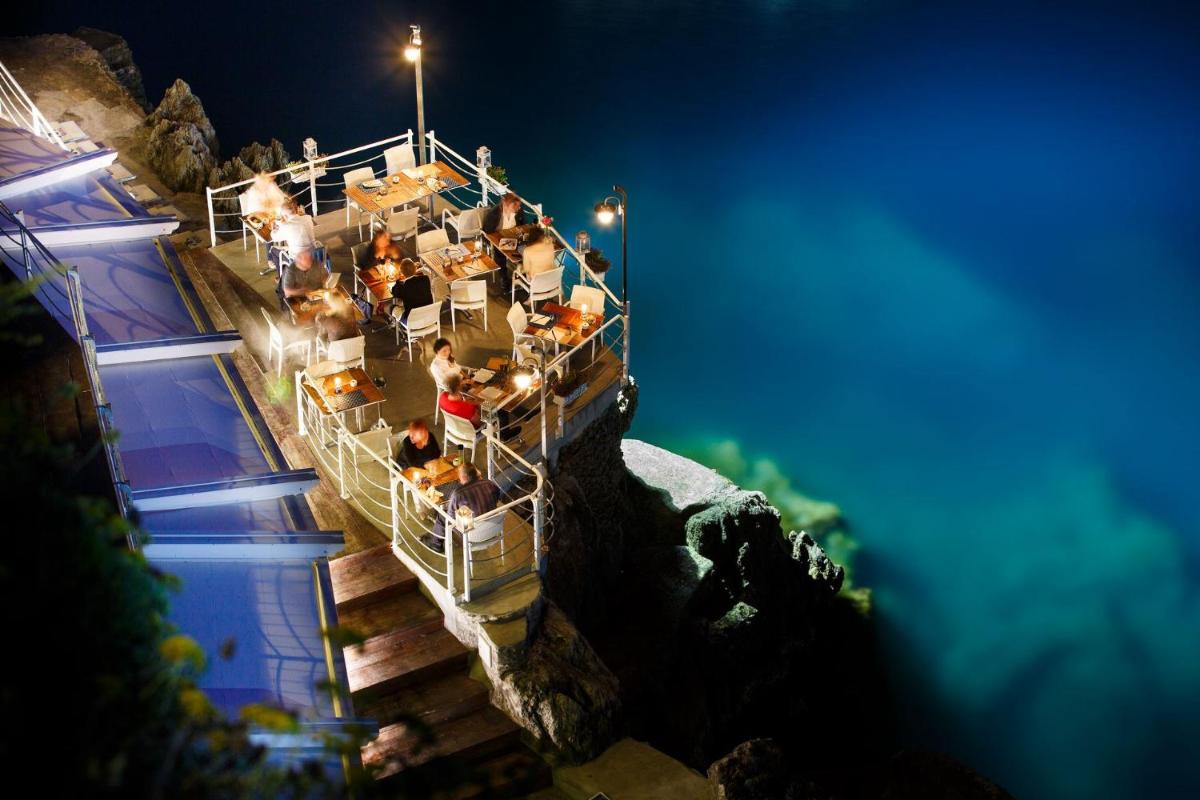 Romantic Room - Housity