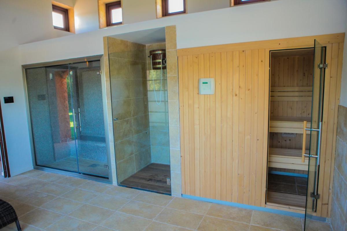 Un baño de Bennoc Petit Hotel - Only Adults