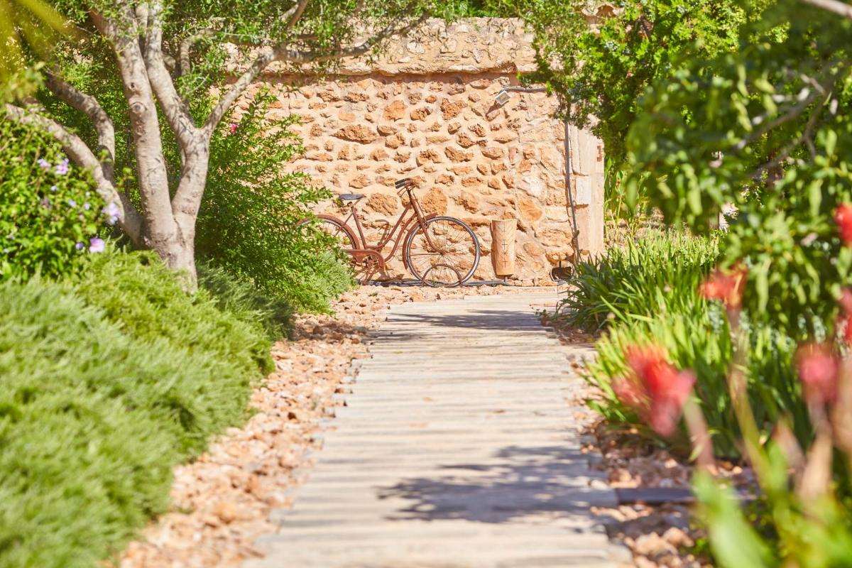 Jardín al aire libre en Bennoc Petit Hotel - Only Adults