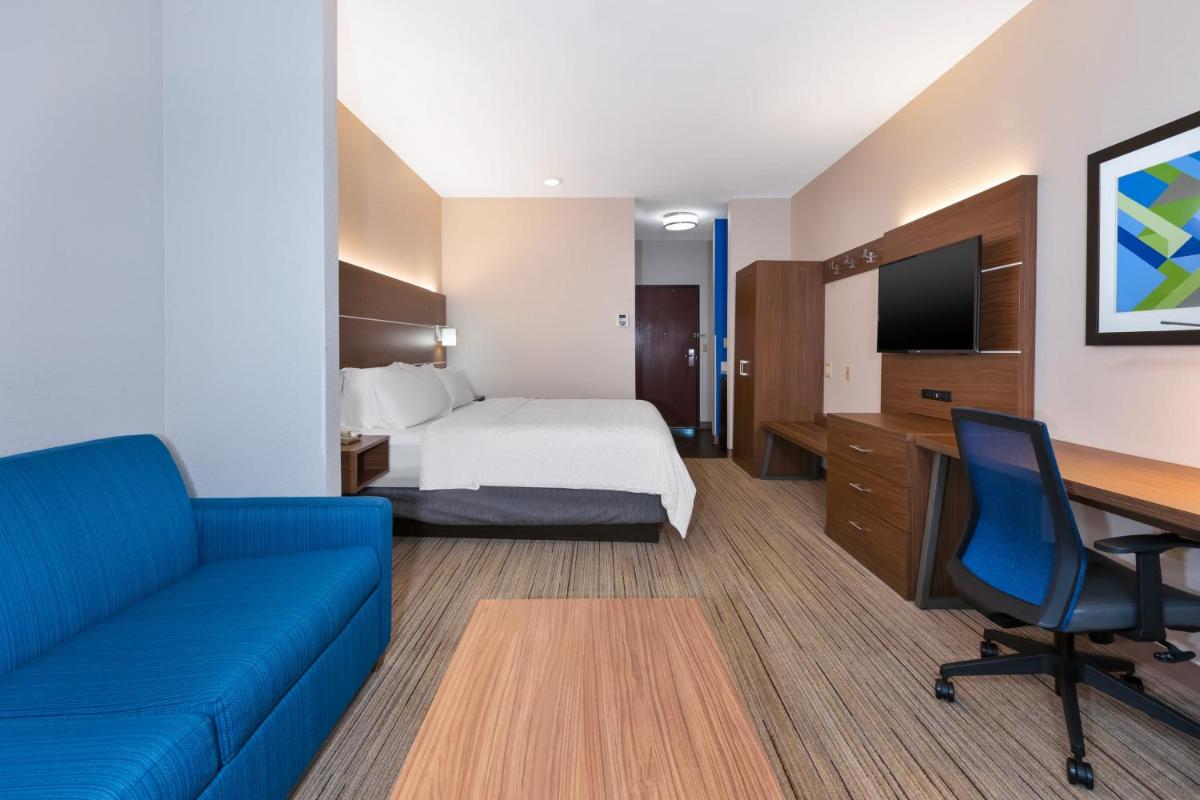 Holiday Inn Express and Suites Three Rivers by IHG - Housity