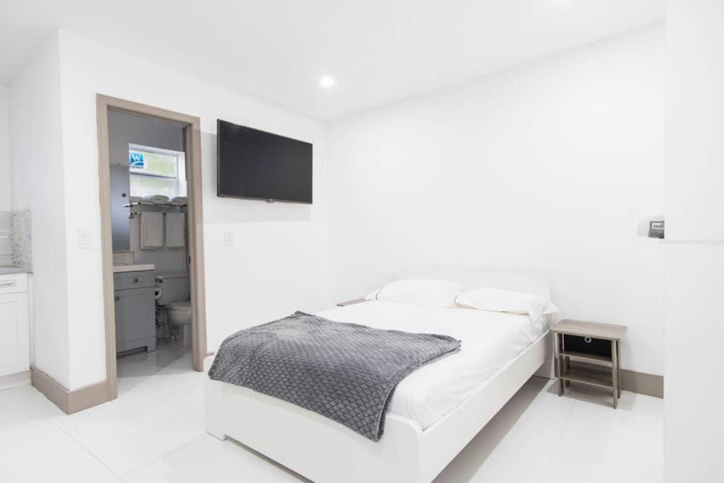 Modern Studio in Heart of Miami - Housity
