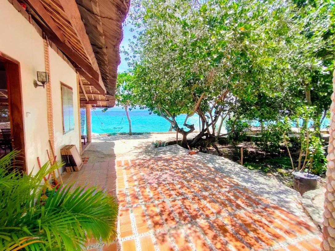 Suitetrails - Moalboal T Breeze Coastal Resort