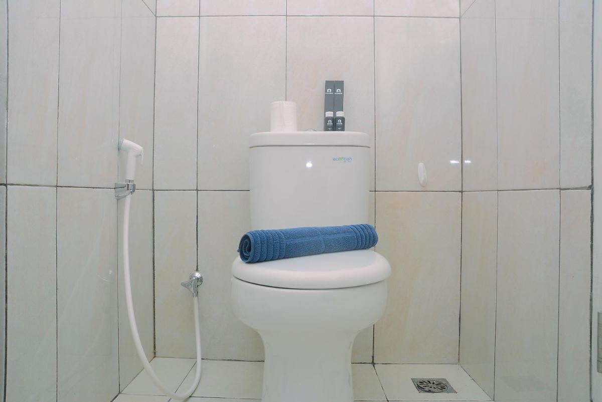 Comfortable Studio Grand Kamala Lagoon Apartment By Travelio - Housity