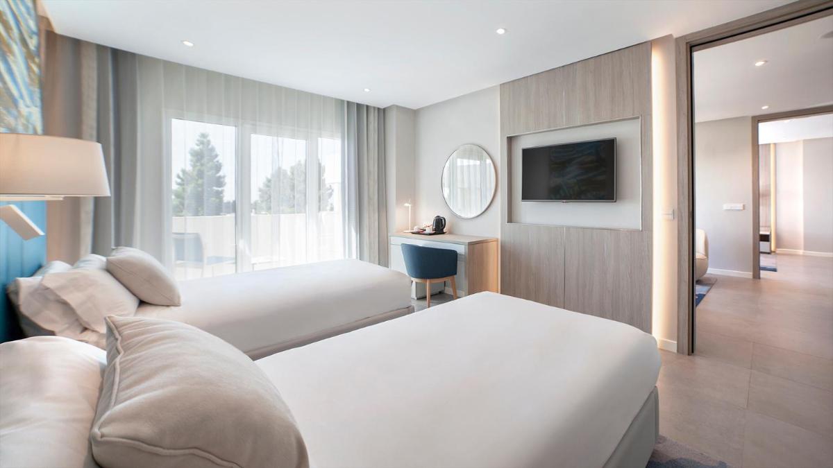 Cama o camas de una habitación en Alanda Marbella Hotel & Wellness