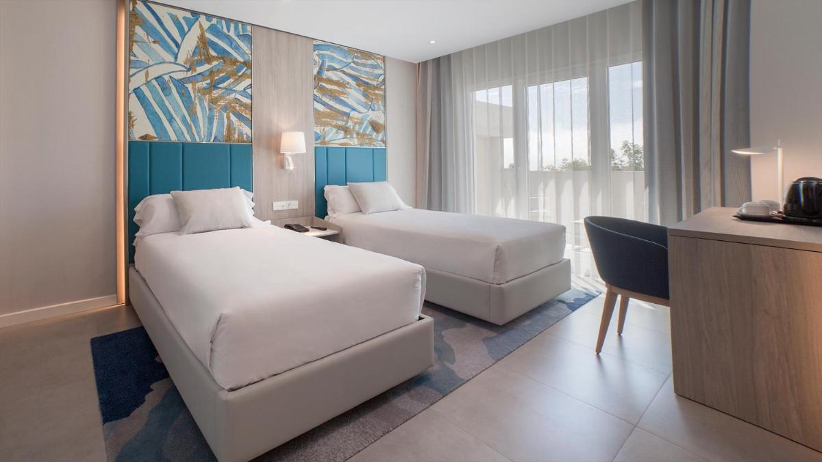 Cama o camas de una habitación en Alanda Marbella Hotel & Wellness