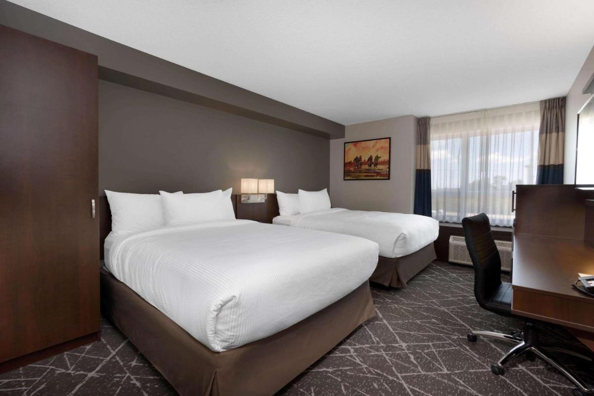 Microtel Inn & Suites by Wyndham Portage La Prairie - Housity