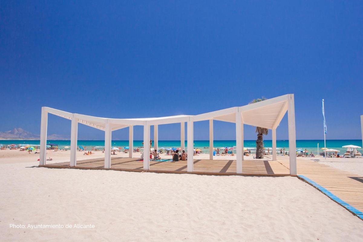 Playa de o cerca de este hotel