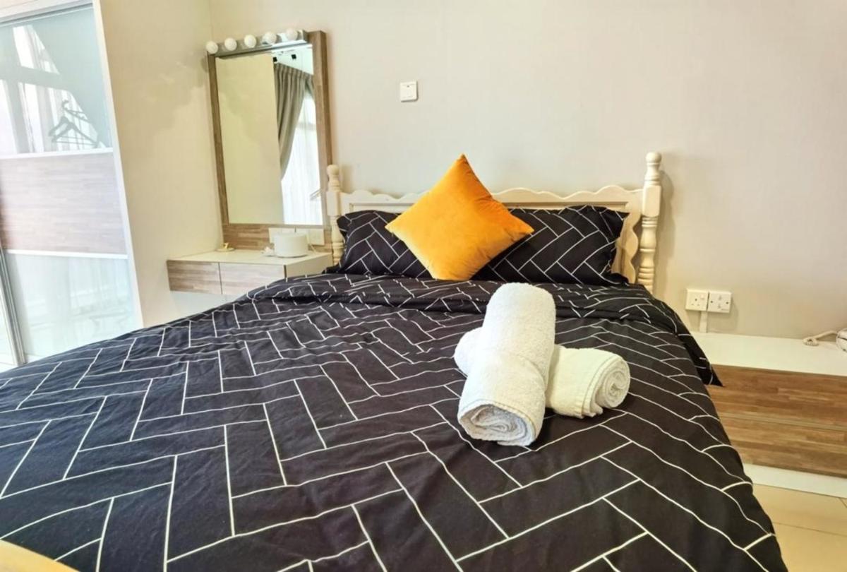 Palazio Mount Austin 2-3pax 5mins Toppen , Ikea ,AEON,Water Theme park - Housity