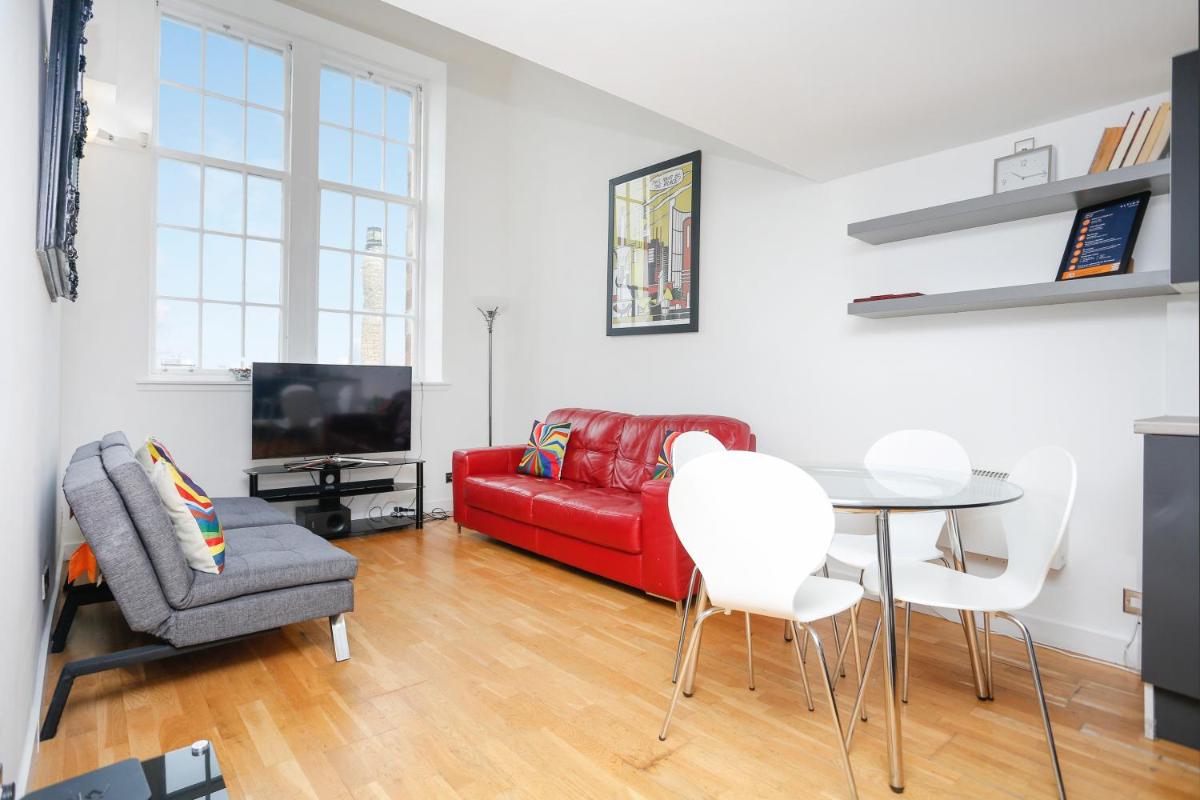 ALTIDO Centre of Old Town Cool Space (sleeps 6, 2 shower) - Housity
