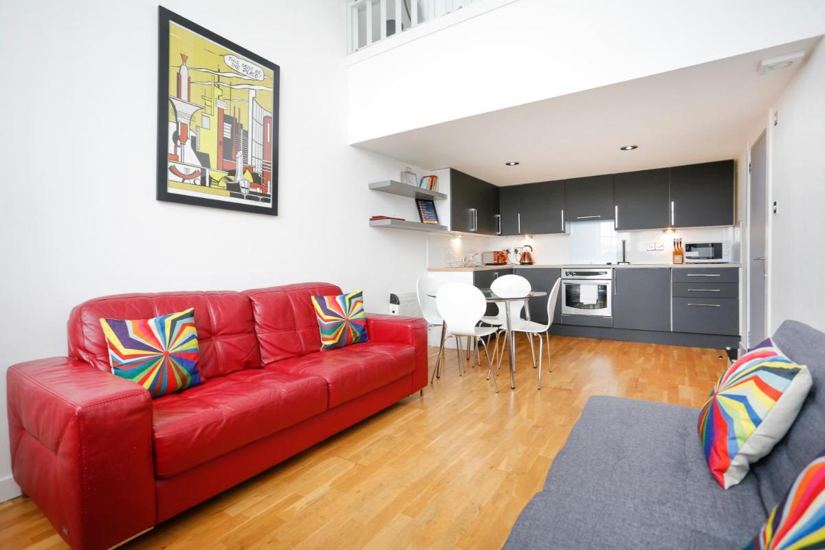 ALTIDO Centre of Old Town Cool Space (sleeps 6, 2 shower) - Housity