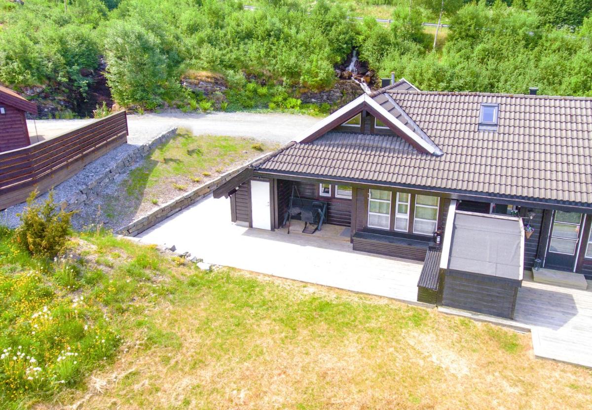 Mountainside Cottage in Voss with a great view - Housity