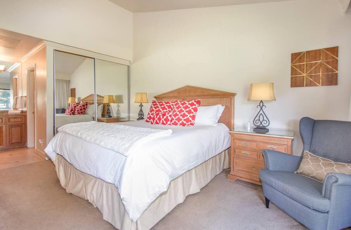 Best Golf 1BD Suite with Golf Course Views - Housity